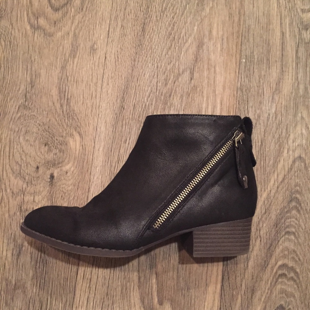 Black Dolce Vita booties